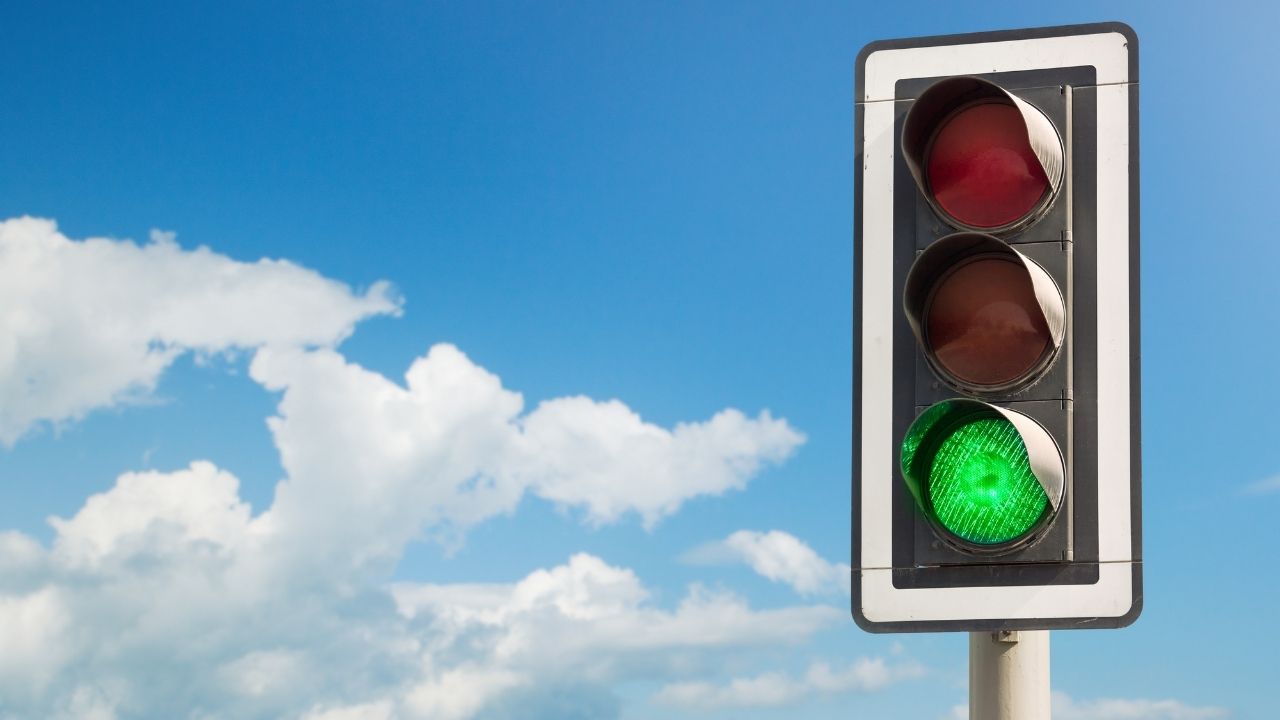 What Does the Green Light Symbolize in The Great Gatsby_ Unveiling Fitzgerald_s Literary Motif