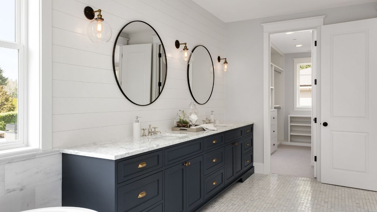 Bathroom in Spanish: What Is It Called As and Essential Vocabulary